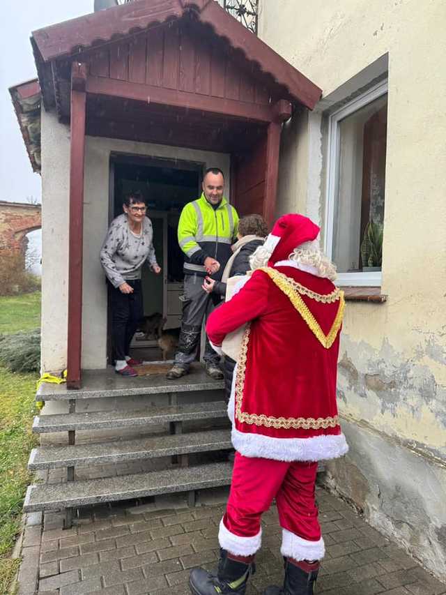 [FOTO] Małe cuda w gminie Stoszowice: Święty Mikołaj odwiedził najmłodszych mieszkańców