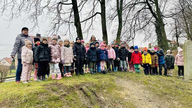 [FOTO] Sekrety parku i matematyczne zagadki – otwarto edukacyjne trasy w Ziębicach!