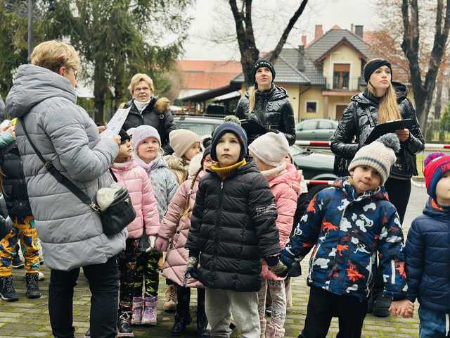 [FOTO] Sekrety parku i matematyczne zagadki – otwarto edukacyjne trasy w Ziębicach!