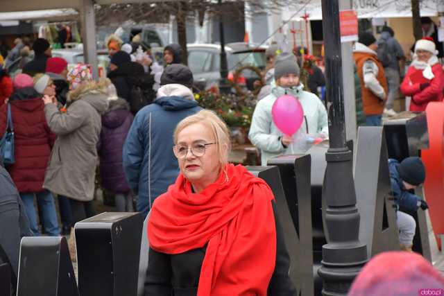 [FOTO] Występy, konkursy i rekordowa liczba stoisk. Ruszył Jarmark Bożonarodzeniowy na ząbkowickim rynku