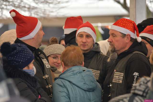[FOTO] Występy, konkursy i rekordowa liczba stoisk. Ruszył Jarmark Bożonarodzeniowy na ząbkowickim rynku