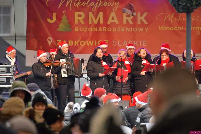 [FOTO] Występy, konkursy i rekordowa liczba stoisk. Ruszył Jarmark Bożonarodzeniowy na ząbkowickim rynku