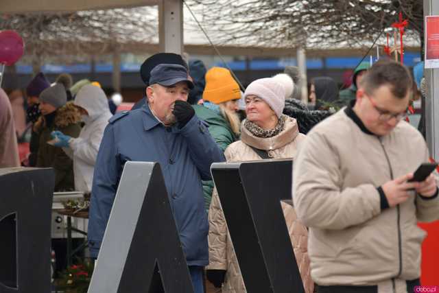 [FOTO] Występy, konkursy i rekordowa liczba stoisk. Ruszył Jarmark Bożonarodzeniowy na ząbkowickim rynku