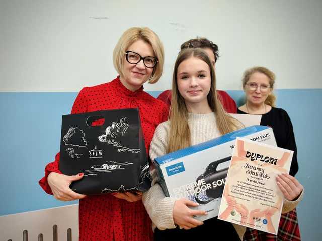 [FOTO] Prawa człowieka oczami młodzieży - XVII Gminny Konkurs Prawa człowieka-dziecka, potrzebą współczesnego świata 