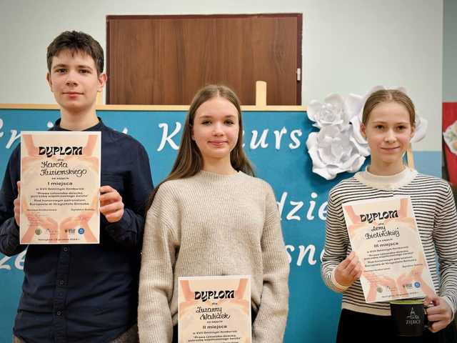 [FOTO] Prawa człowieka oczami młodzieży - XVII Gminny Konkurs Prawa człowieka-dziecka, potrzebą współczesnego świata 
