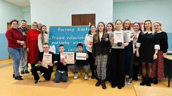 [FOTO] Prawa człowieka oczami młodzieży - XVII Gminny Konkurs Prawa człowieka-dziecka, potrzebą współczesnego świata 