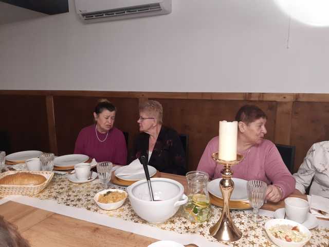 [FOTO] „Pędzi, pędzi kulig...” - Wigilia Klubu Seniora w Kamieńcu Ząbkowickim 