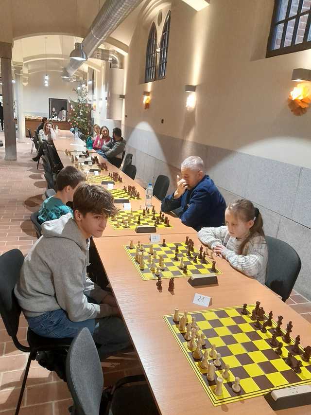 [FOTO] Szachowe Grand Prix w Kamieńcu Ząbkowickim: królewska gra połączy pokolenia