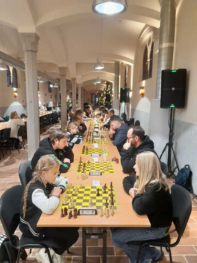 [FOTO] Szachowe Grand Prix w Kamieńcu Ząbkowickim: królewska gra połączy pokolenia