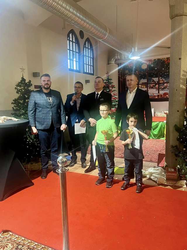[FOTO] Szachowe Grand Prix w Kamieńcu Ząbkowickim: królewska gra połączy pokolenia