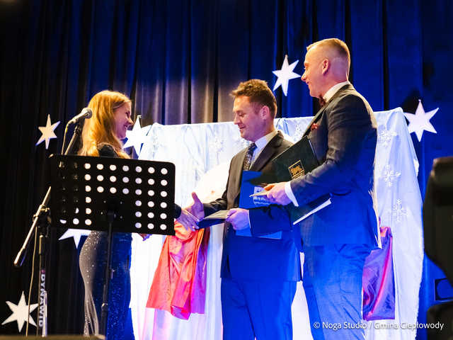 [FOTO] Magia nadchodzących świąt na Bożonarodzeniowym Przeglądzie w Ciepłowodach
