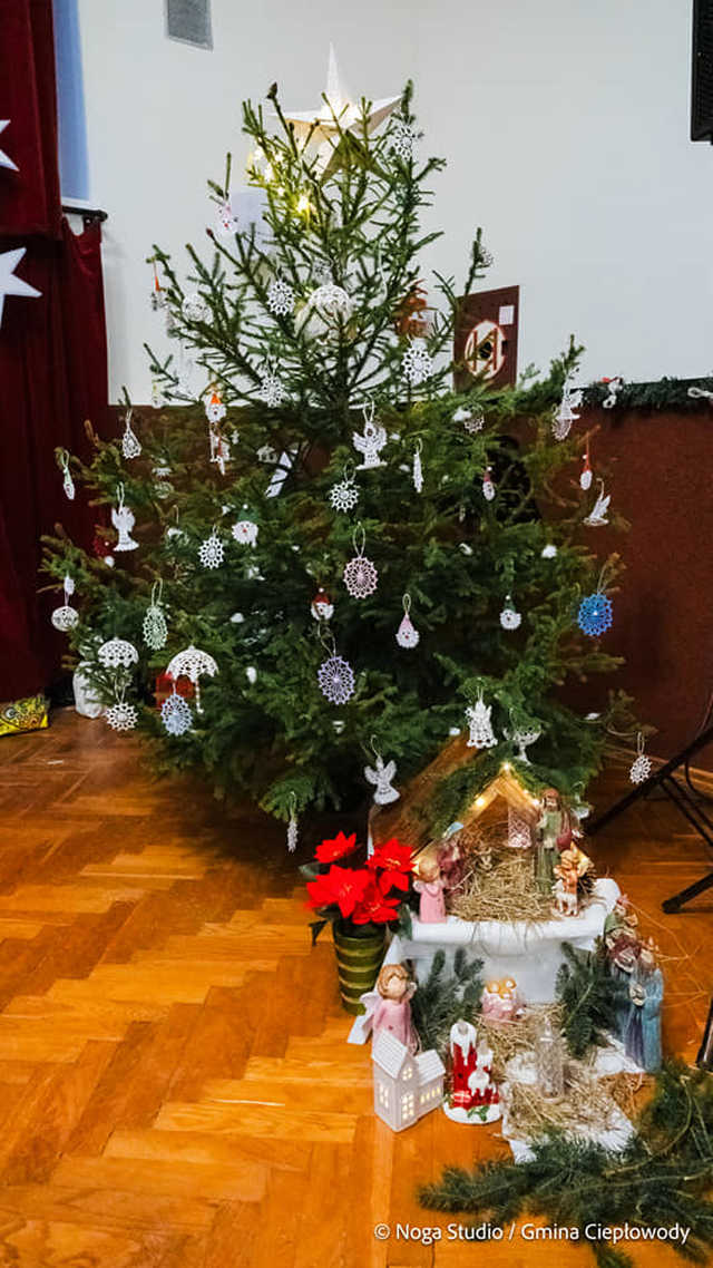 [FOTO] Magia nadchodzących świąt na Bożonarodzeniowym Przeglądzie w Ciepłowodach