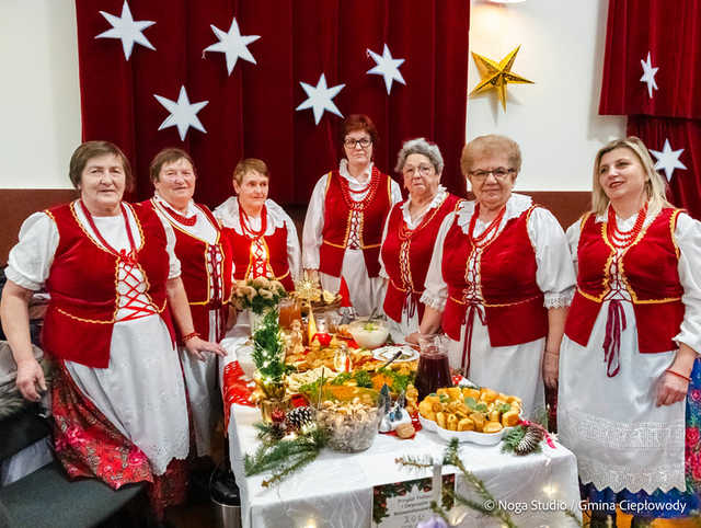 [FOTO] Magia nadchodzących świąt na Bożonarodzeniowym Przeglądzie w Ciepłowodach