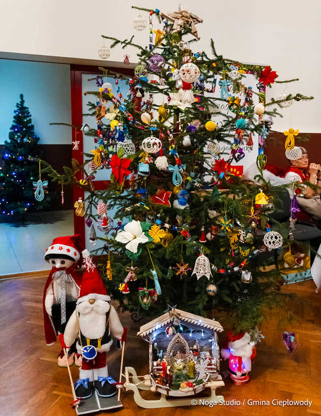 [FOTO] Magia nadchodzących świąt na Bożonarodzeniowym Przeglądzie w Ciepłowodach