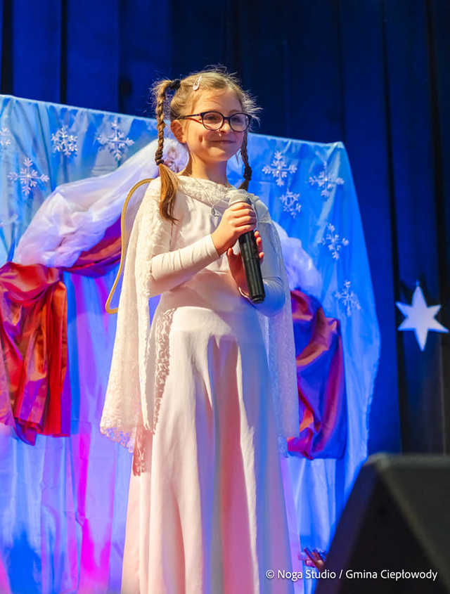 [FOTO] Magia nadchodzących świąt na Bożonarodzeniowym Przeglądzie w Ciepłowodach