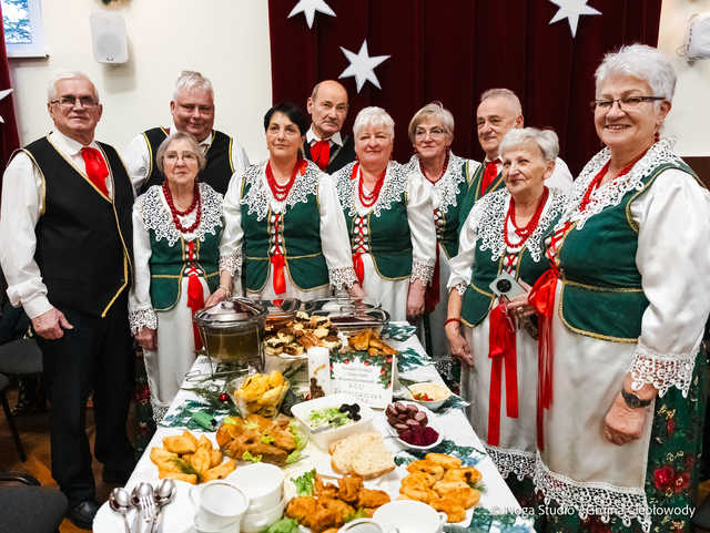 [FOTO] Magia nadchodzących świąt na Bożonarodzeniowym Przeglądzie w Ciepłowodach