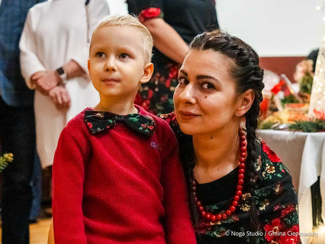 [FOTO] Magia nadchodzących świąt na Bożonarodzeniowym Przeglądzie w Ciepłowodach