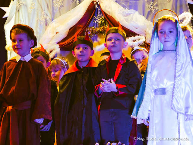 [FOTO] Magia nadchodzących świąt na Bożonarodzeniowym Przeglądzie w Ciepłowodach