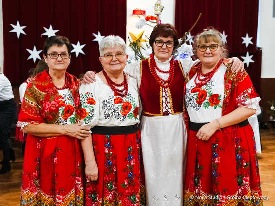 [FOTO] Magia nadchodzących świąt na Bożonarodzeniowym Przeglądzie w Ciepłowodach