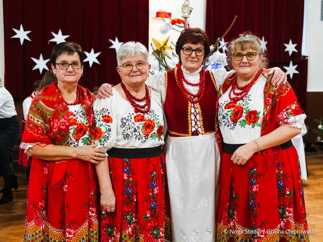 [FOTO] Magia nadchodzących świąt na Bożonarodzeniowym Przeglądzie w Ciepłowodach