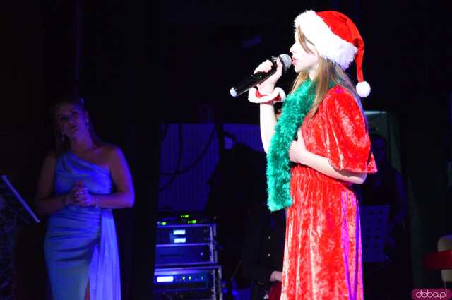 [FOTO,WIDEO] Świąteczne Anioły rozświetliły Ząbkowice Śląskie - wyjątkowy koncert Szkoły Muzycznej 