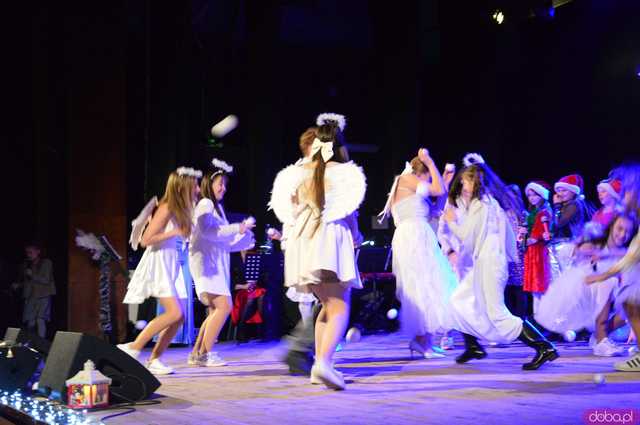 [FOTO,WIDEO] Świąteczne Anioły rozświetliły Ząbkowice Śląskie - wyjątkowy koncert Szkoły Muzycznej 