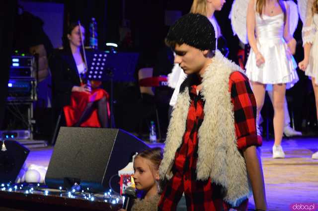 [FOTO,WIDEO] Świąteczne Anioły rozświetliły Ząbkowice Śląskie - wyjątkowy koncert Szkoły Muzycznej 