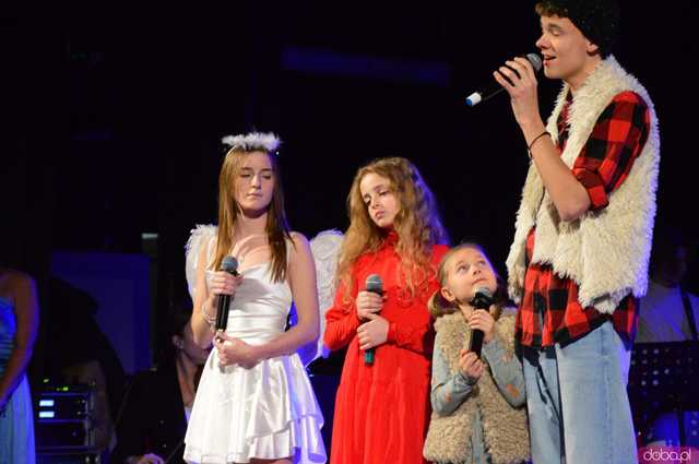 [FOTO,WIDEO] Świąteczne Anioły rozświetliły Ząbkowice Śląskie - wyjątkowy koncert Szkoły Muzycznej 