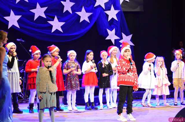 [FOTO,WIDEO] Świąteczne Anioły rozświetliły Ząbkowice Śląskie - wyjątkowy koncert Szkoły Muzycznej 