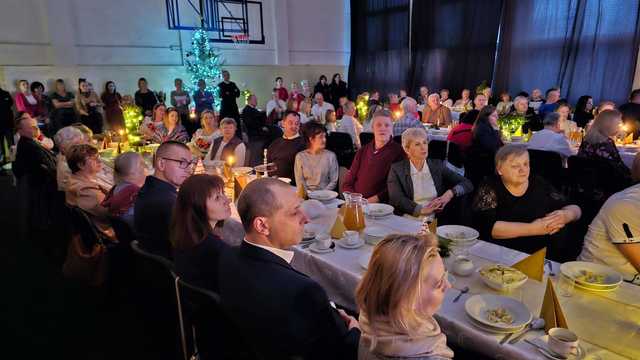 [FOTO, WIDEO] Wyjątkowy wieczór w Przyłęku – mieszkańcy Barda razem przy świątecznym stole