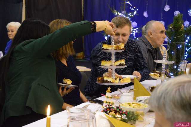 [FOTO, WIDEO] Wyjątkowy wieczór w Przyłęku – mieszkańcy Barda razem przy świątecznym stole