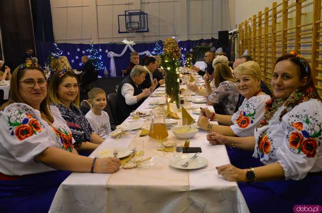 [FOTO, WIDEO] Wyjątkowy wieczór w Przyłęku – mieszkańcy Barda razem przy świątecznym stole
