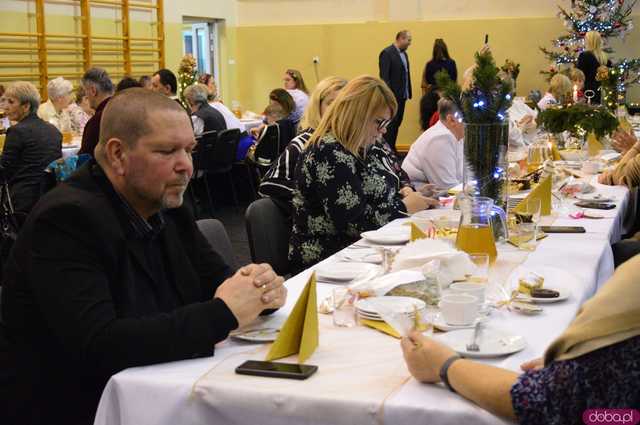 [FOTO, WIDEO] Wyjątkowy wieczór w Przyłęku – mieszkańcy Barda razem przy świątecznym stole