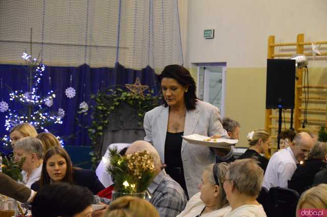 [FOTO, WIDEO] Wyjątkowy wieczór w Przyłęku – mieszkańcy Barda razem przy świątecznym stole