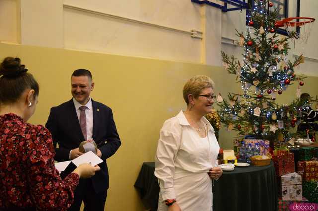 [FOTO, WIDEO] Wyjątkowy wieczór w Przyłęku – mieszkańcy Barda razem przy świątecznym stole