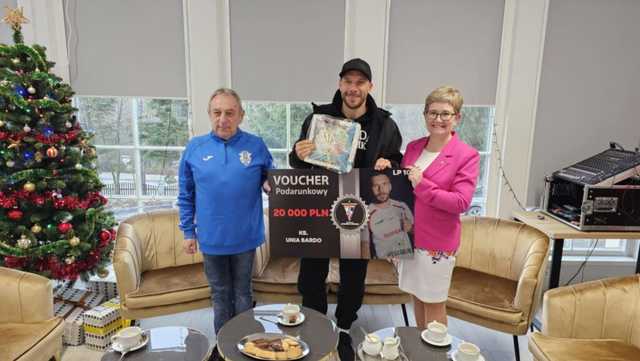 [FOTO] Lukas Podolski wsparł Bardzką Unię