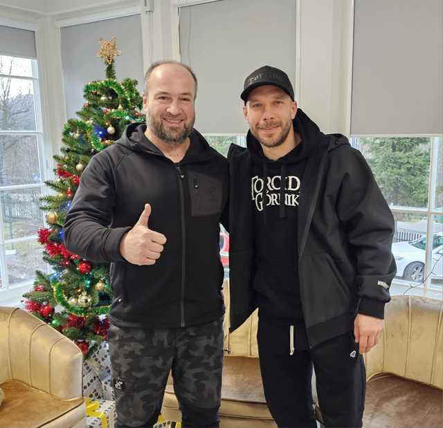 [FOTO] Lukas Podolski wsparł Bardzką Unię
