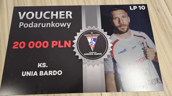 [FOTO] Lukas Podolski wsparł Bardzką Unię