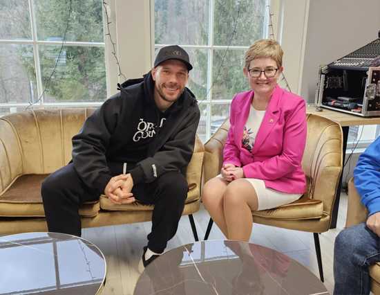 [FOTO] Lukas Podolski wsparł Bardzką Unię