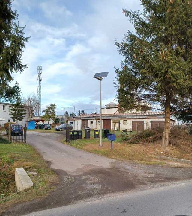 [FOTO] Nowoczesne lampy solarne rozświetliły gminę Ciepłowody