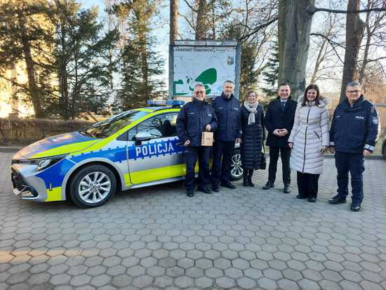 [FOTO] Nowy radiowóz dla policjantów z Kamieńca Ząbkowickiego