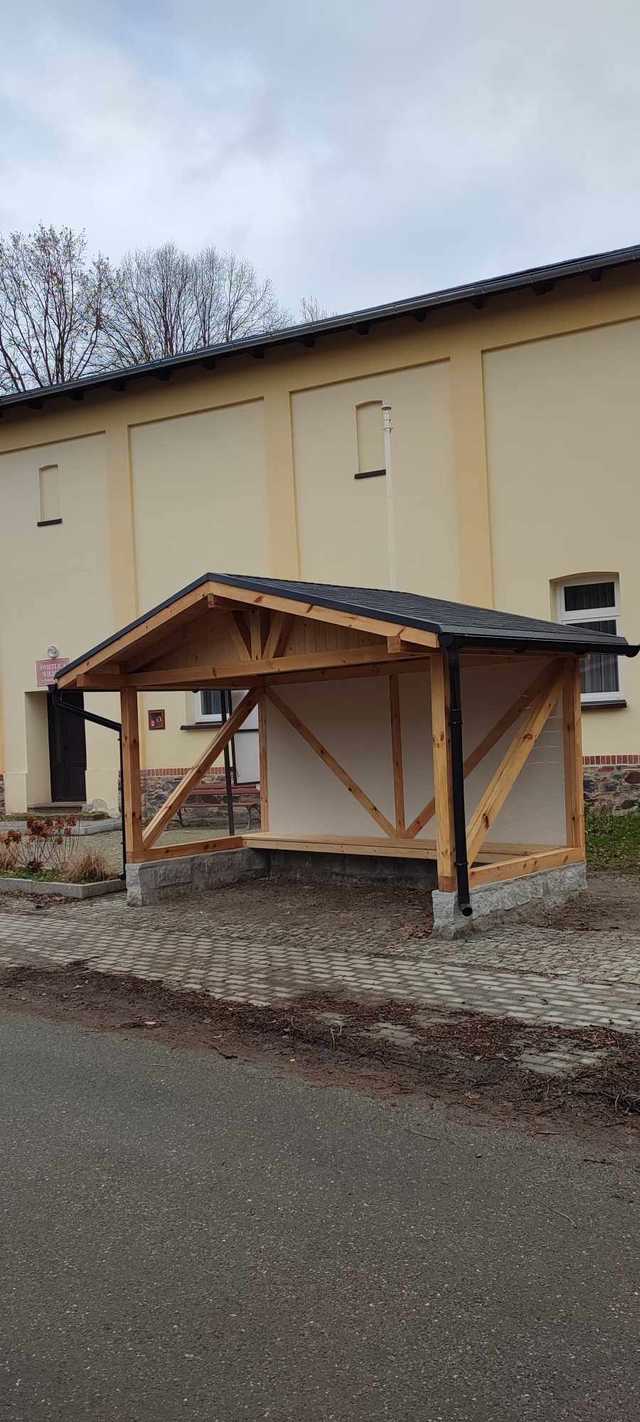 [FOTO] Nowa wiata przystankowa w Kobylej Głowie