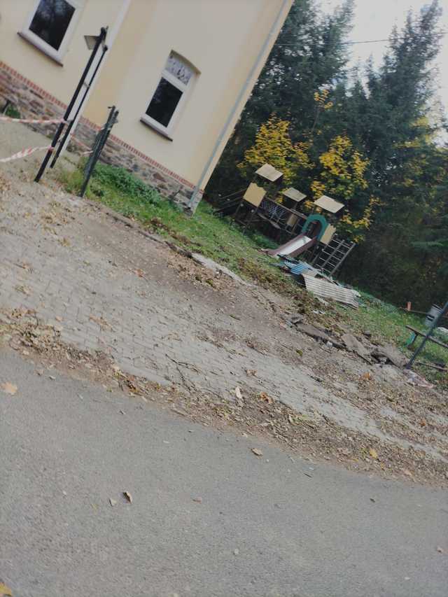[FOTO] Nowa wiata przystankowa w Kobylej Głowie