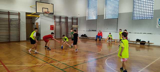 [FOTO] Aktywne święta w Ziębicach: nowa hala sportowa zapełniła się młodymi sportowcami!