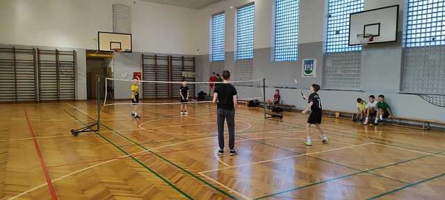 [FOTO] Aktywne święta w Ziębicach: nowa hala sportowa zapełniła się młodymi sportowcami!