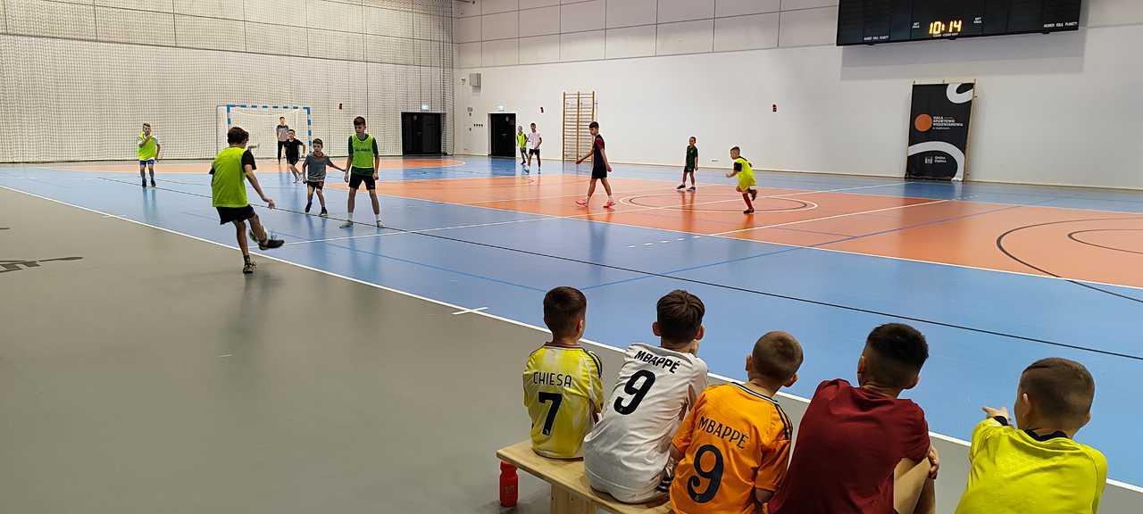 [FOTO] Aktywne święta w Ziębicach: nowa hala sportowa zapełniła się młodymi sportowcami!
