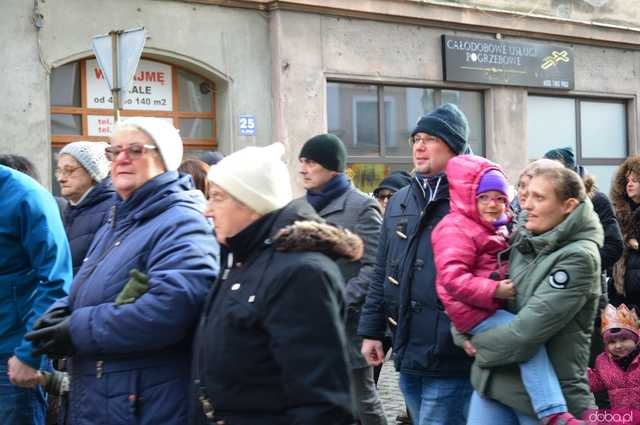 [FOTO, WIDEO] Trzej Królowie przeszli ulicami Ząbkowic Śląskich wspólnie z mieszkańcami!