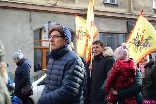 [FOTO, WIDEO] Trzej Królowie przeszli ulicami Ząbkowic Śląskich wspólnie z mieszkańcami!