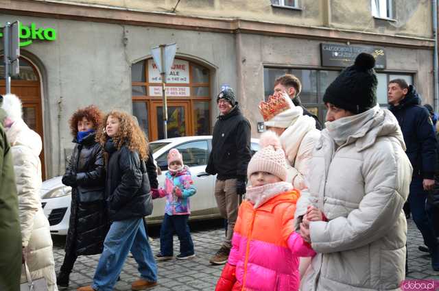 [FOTO, WIDEO] Trzej Królowie przeszli ulicami Ząbkowic Śląskich wspólnie z mieszkańcami!