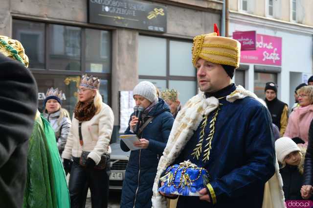 [FOTO, WIDEO] Trzej Królowie przeszli ulicami Ząbkowic Śląskich wspólnie z mieszkańcami!